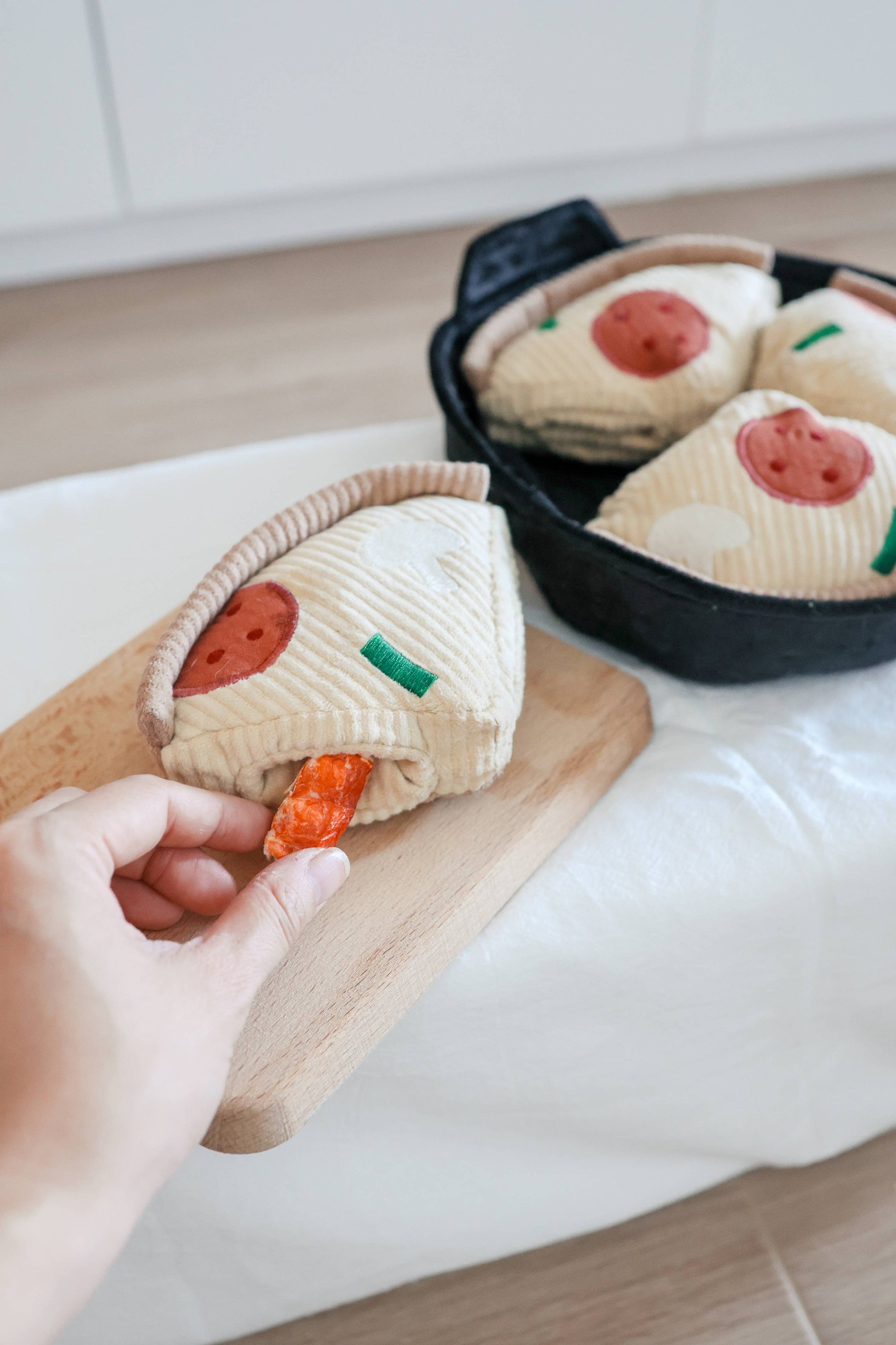 DEEP DISH PIZZA//ENRICHMENT DOG TOY