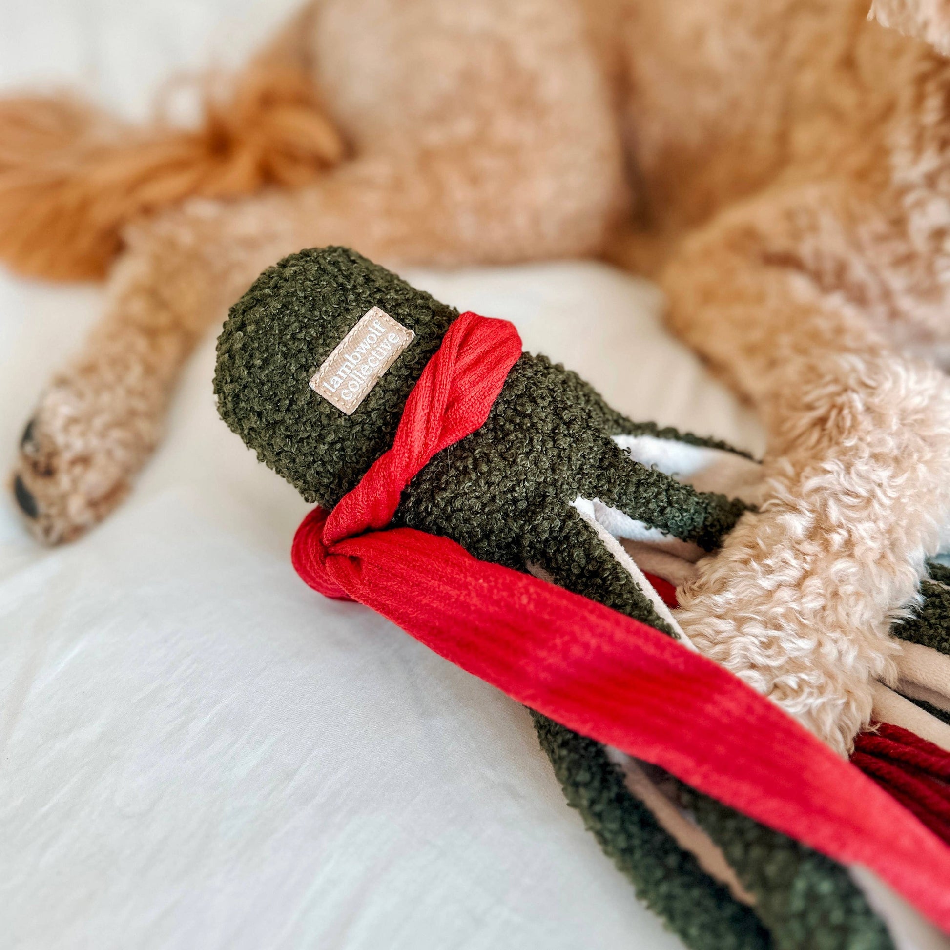 TAKO//ENRICHMENT DOG TOY / HOLIDAY